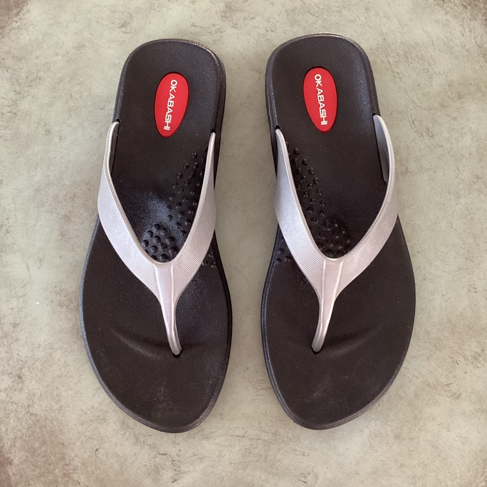 Okabashi Silver Gray Flip Flop Sandals Size Medium